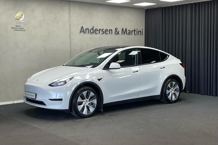 Hvid Tesla Model Y fra 2022