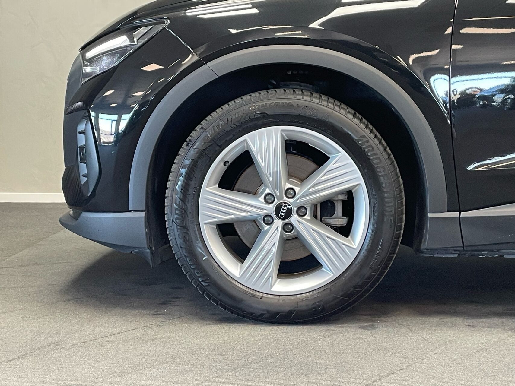 Sort Audi Q4 fra 2023