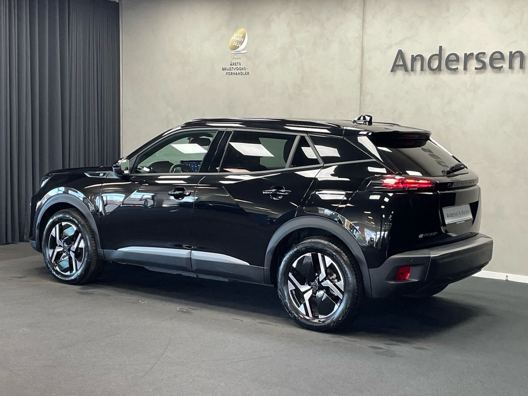 Sort Peugeot e-2008 fra 2025