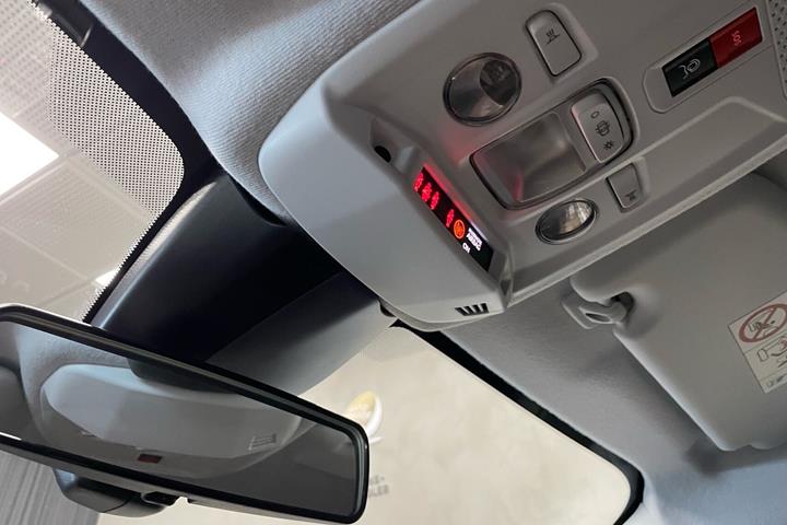 Sort Peugeot e-208 fra 2025