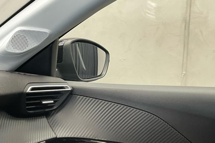 Sort Peugeot e-208 fra 2025