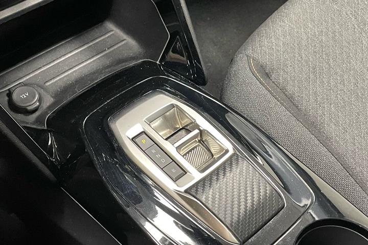 Sort Peugeot e-208 fra 2025