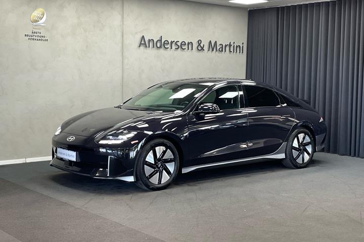 Blå Hyundai Ioniq 6 fra 2023