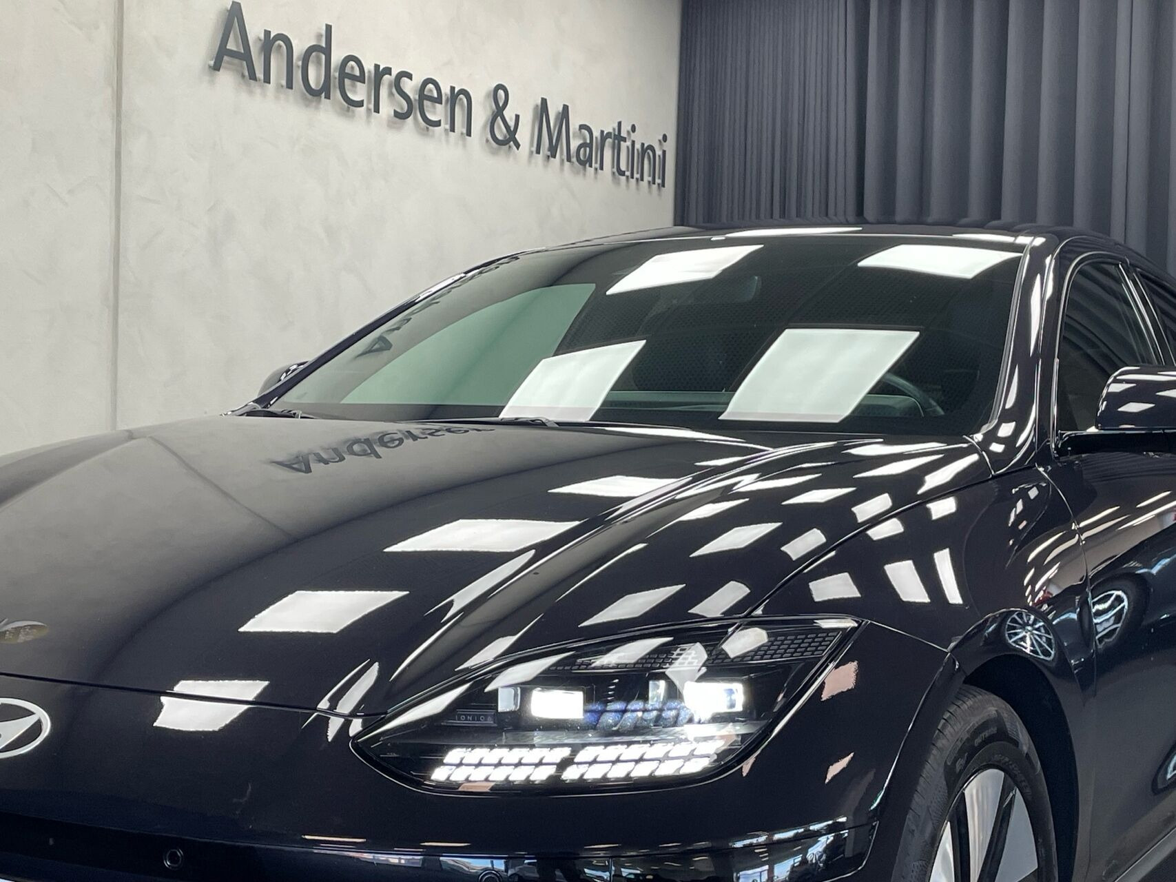 Blå Hyundai Ioniq 6 fra 2023