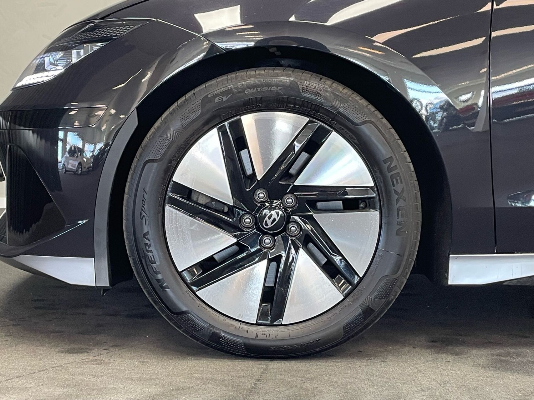 Blå Hyundai Ioniq 6 fra 2023