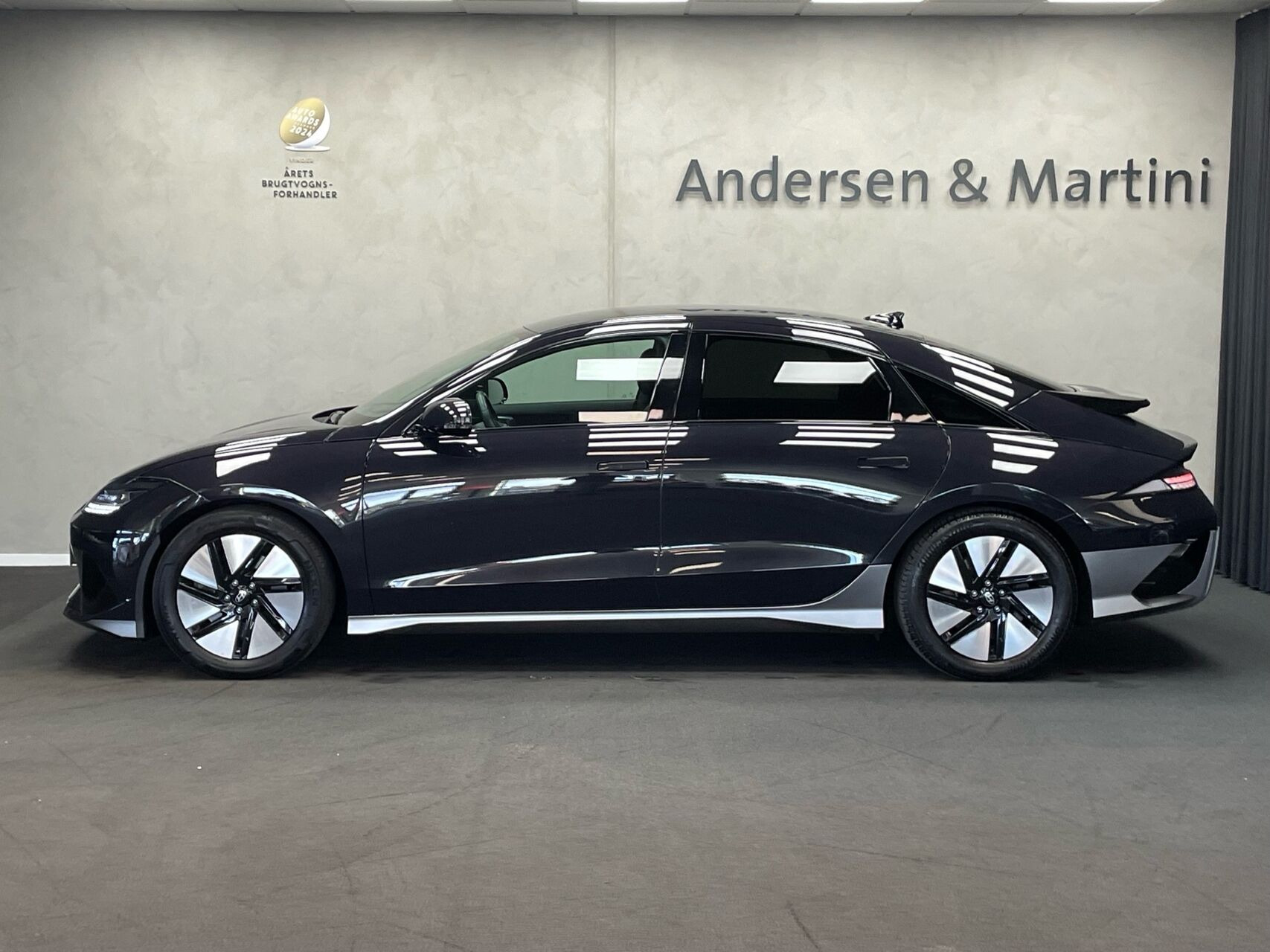Blå Hyundai Ioniq 6 fra 2023