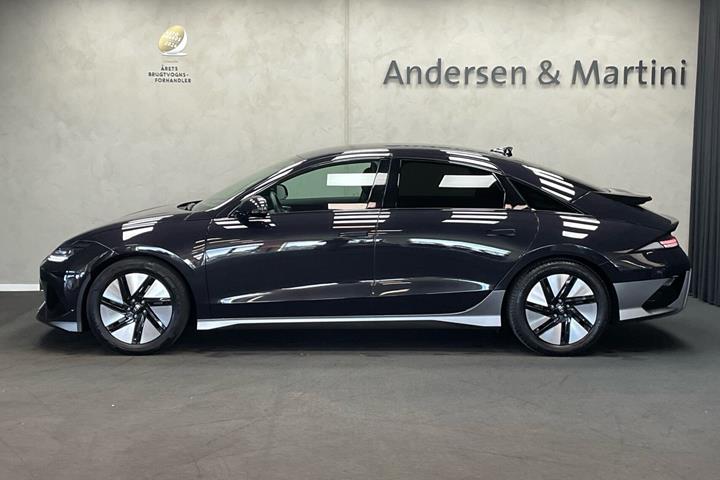 Blå Hyundai Ioniq 6 fra 2023