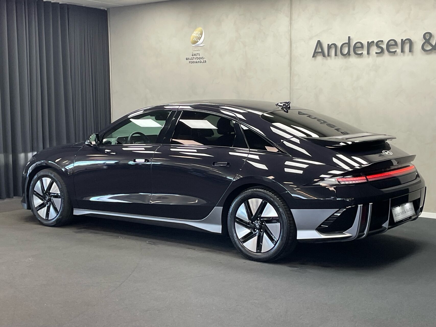 Blå Hyundai Ioniq 6 fra 2023