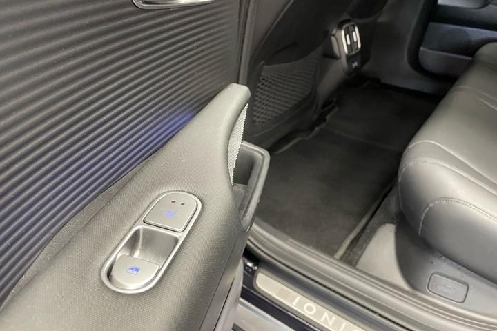 Blå Hyundai Ioniq 6 fra 2023