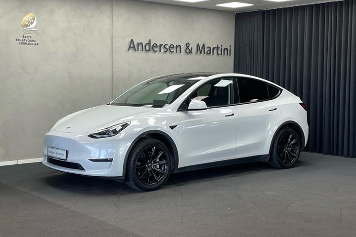 Hvid Tesla Model Y fra 2022