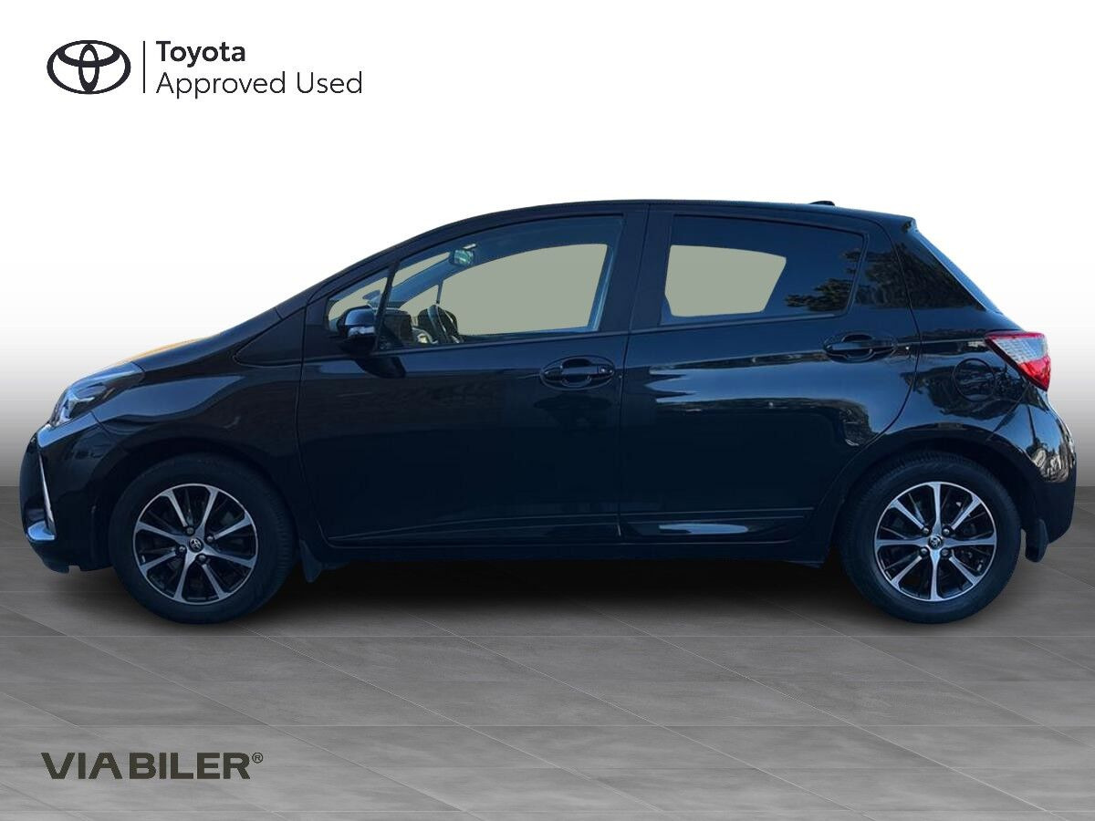 Sort Toyota Yaris fra 2020