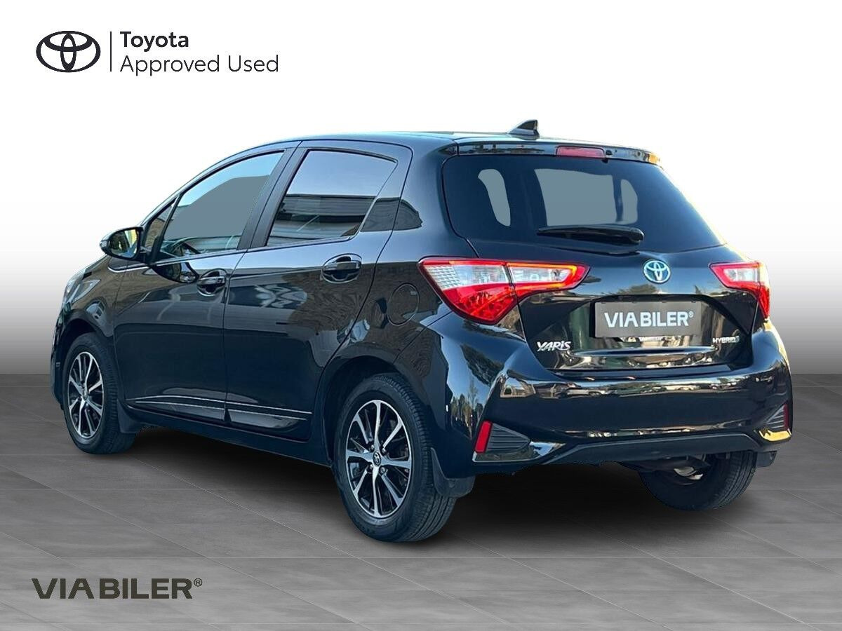 Sort Toyota Yaris fra 2020