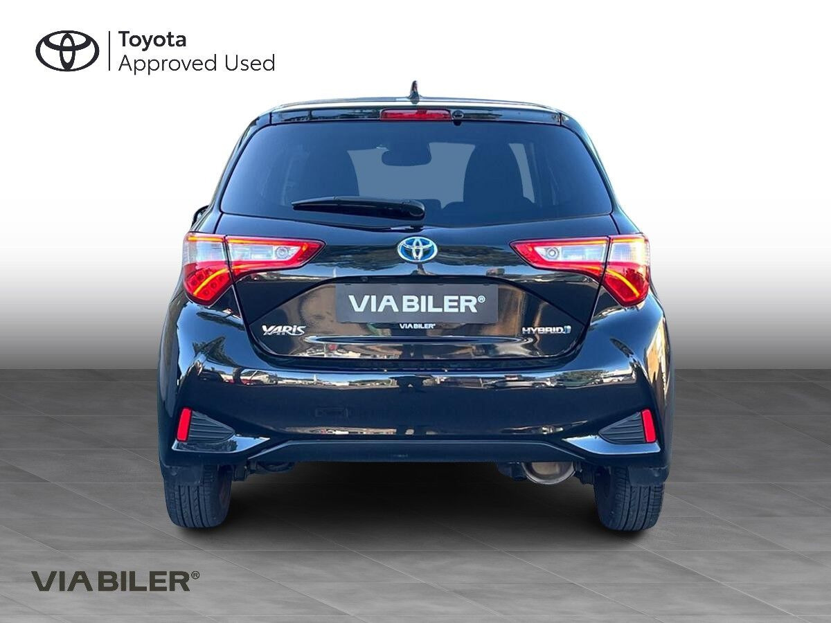 Sort Toyota Yaris fra 2020