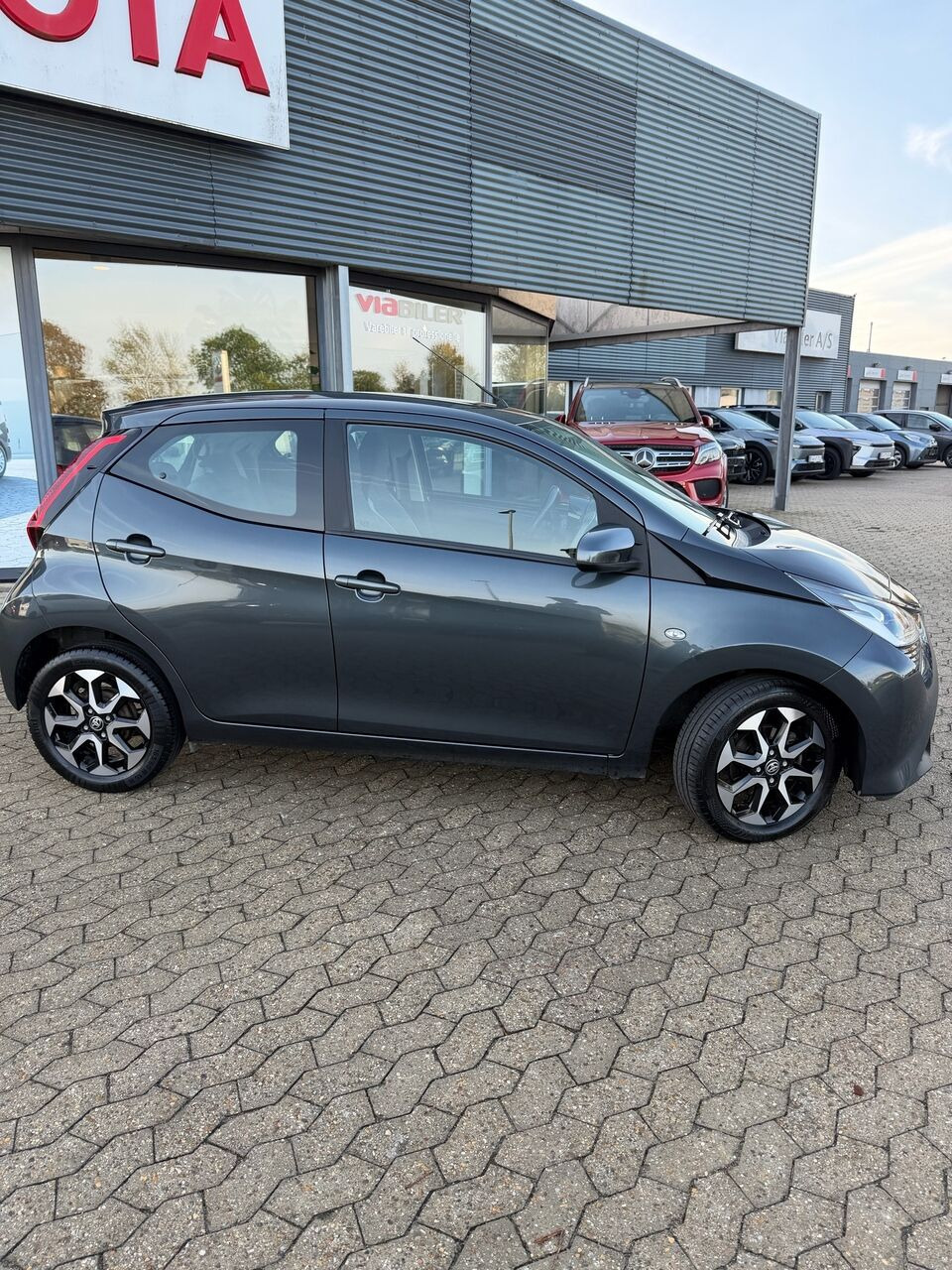 Grå Toyota Aygo fra 2019
