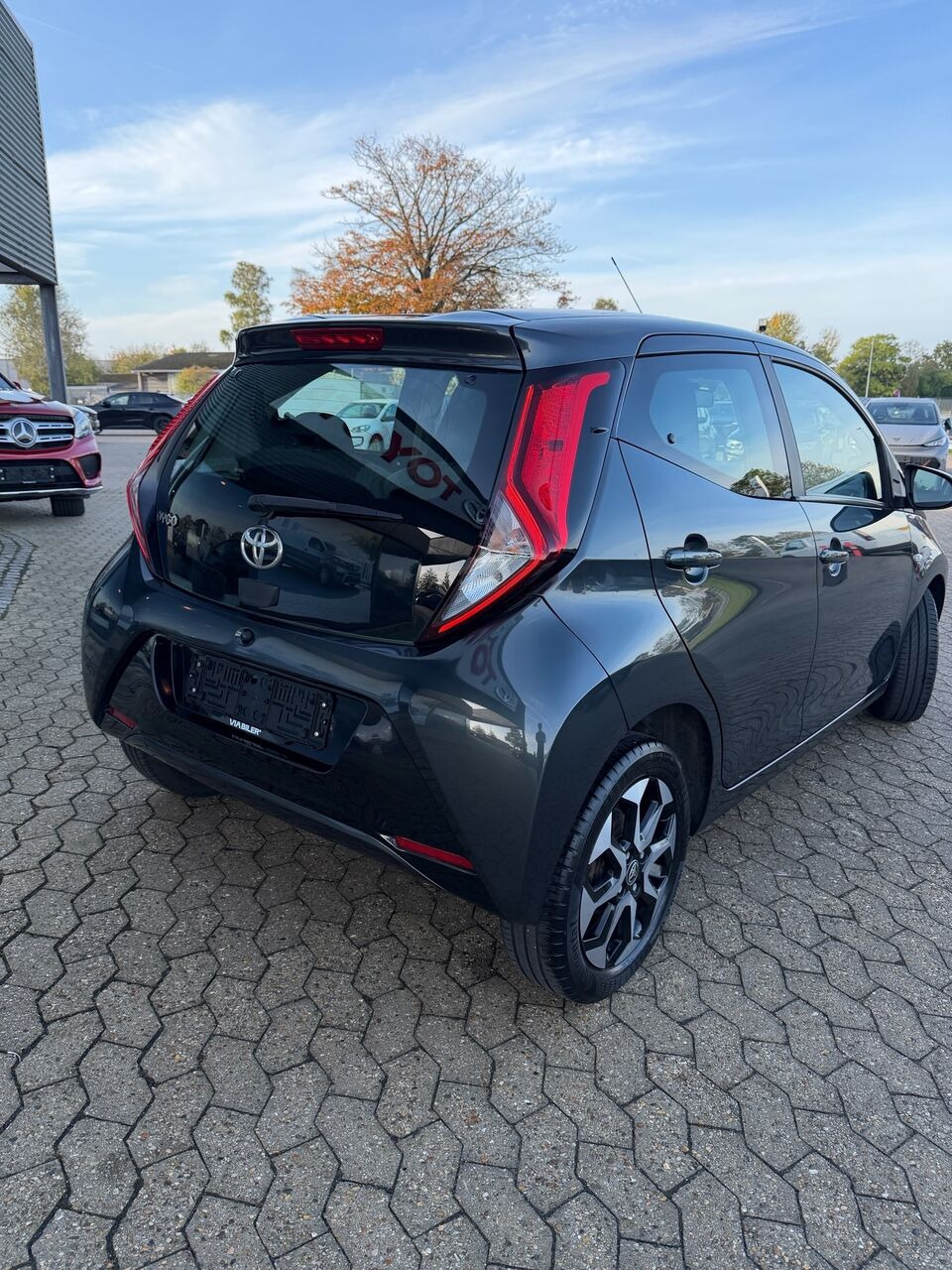Grå Toyota Aygo fra 2019