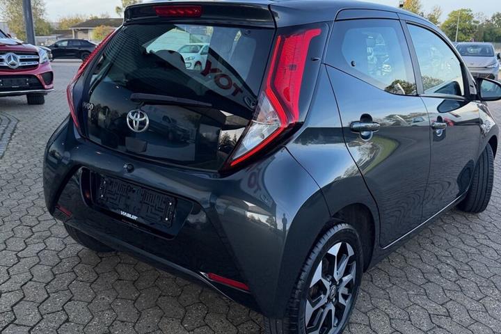 Grå Toyota Aygo fra 2019