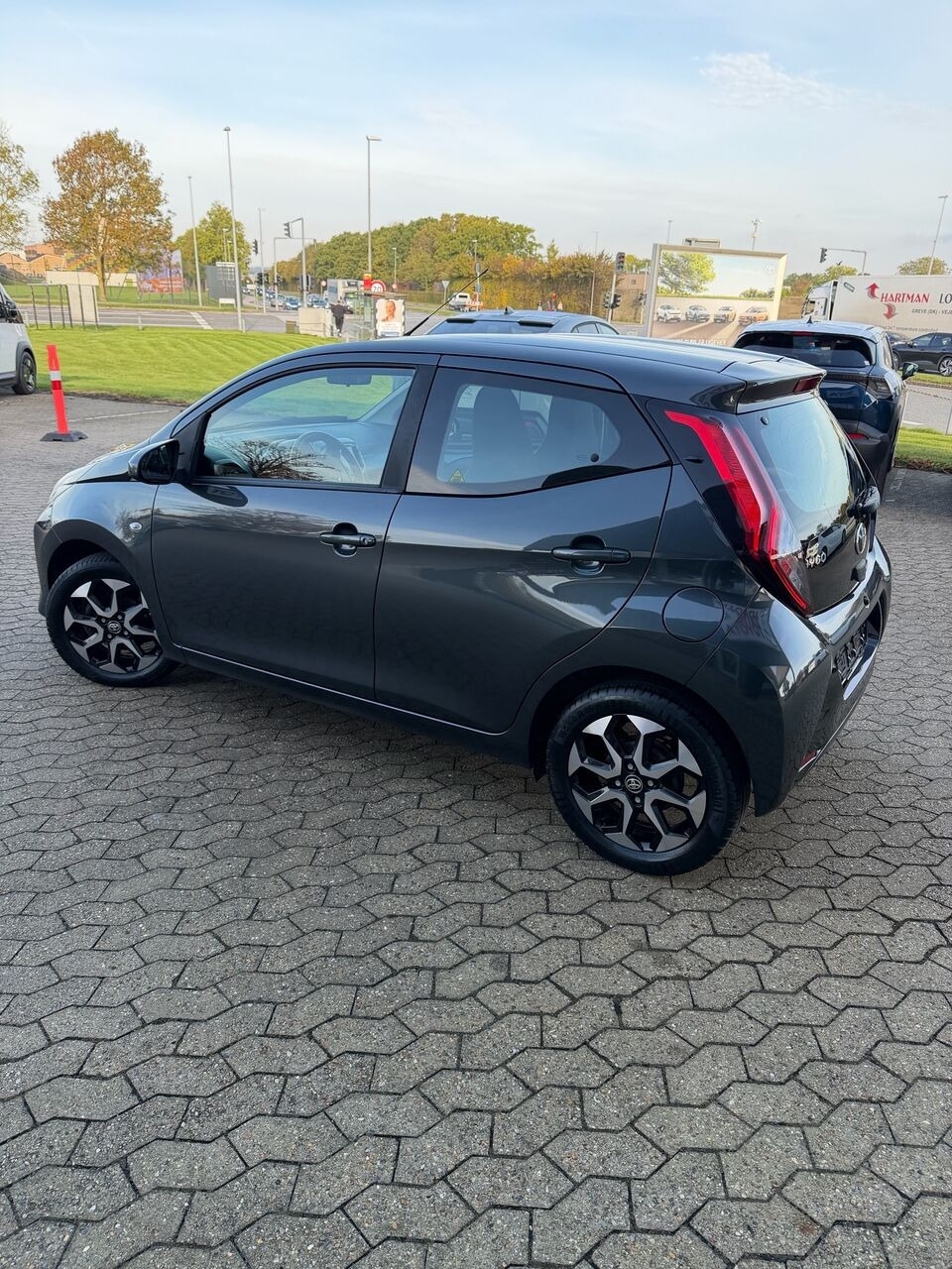 Grå Toyota Aygo fra 2019