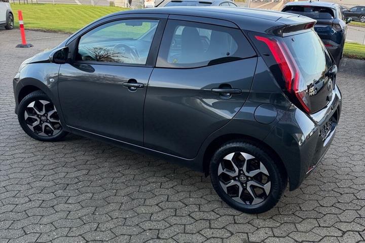 Grå Toyota Aygo fra 2019