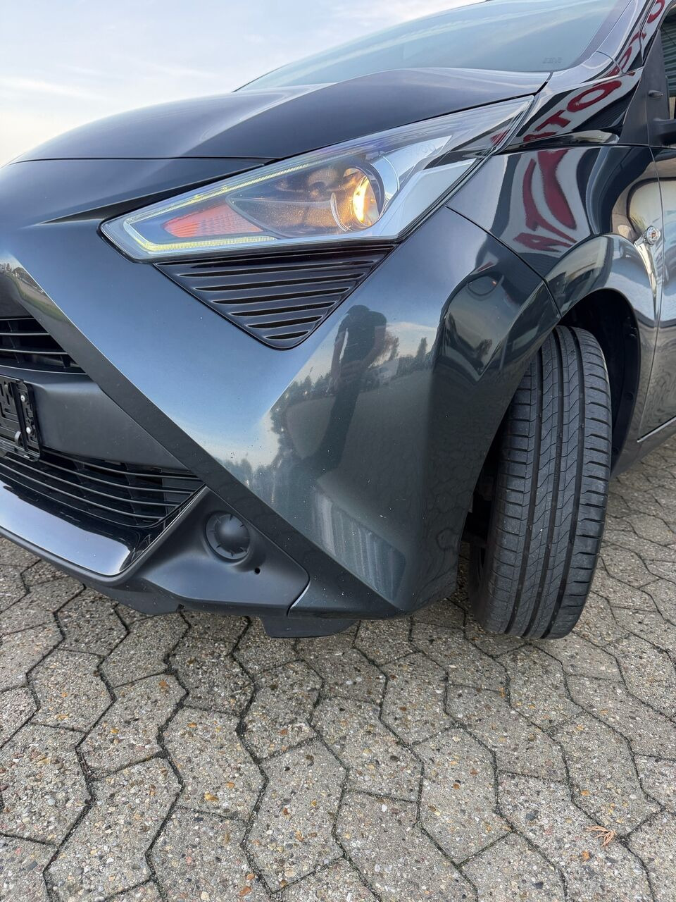 Grå Toyota Aygo fra 2019