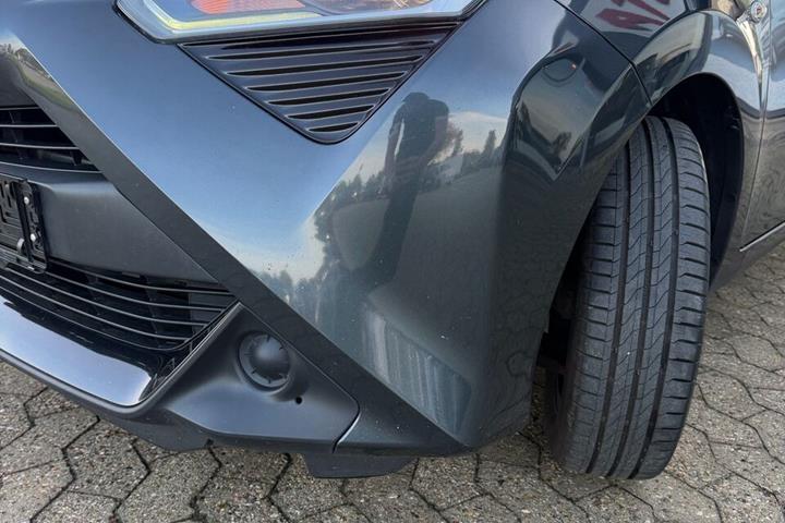 Grå Toyota Aygo fra 2019