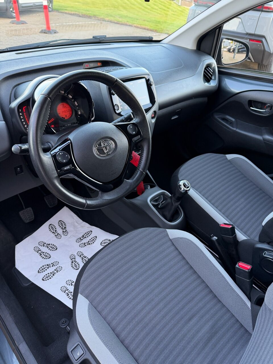 Grå Toyota Aygo fra 2019