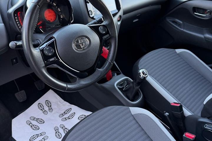 Grå Toyota Aygo fra 2019