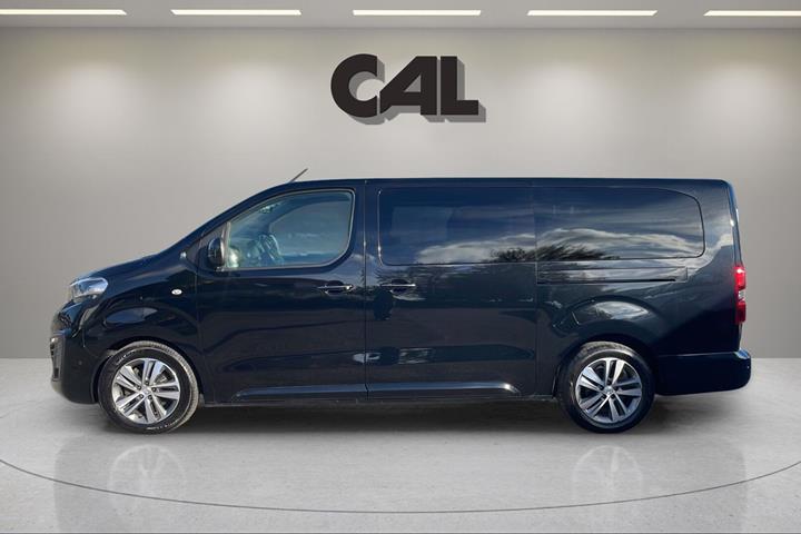 Sort Peugeot e-Traveller fra 2021