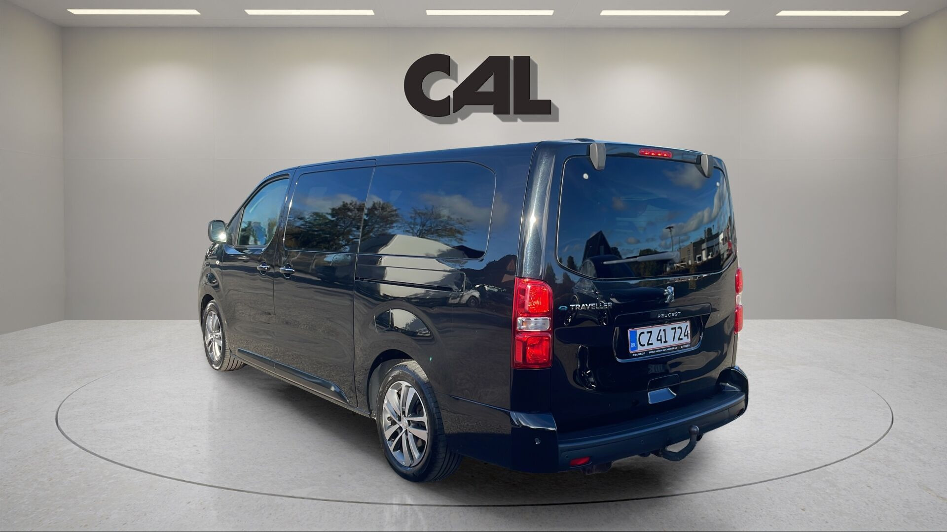 Sort Peugeot e-Traveller fra 2021