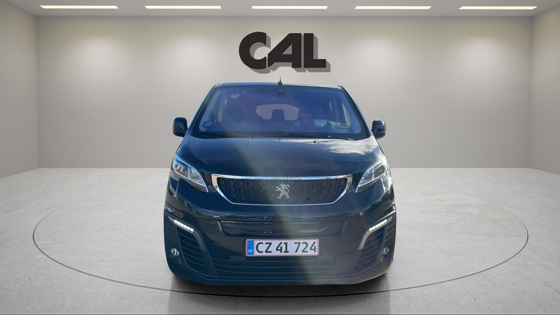 Sort Peugeot e-Traveller fra 2021