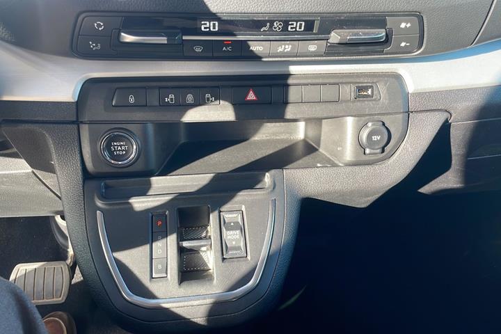 Sort Peugeot e-Traveller fra 2021