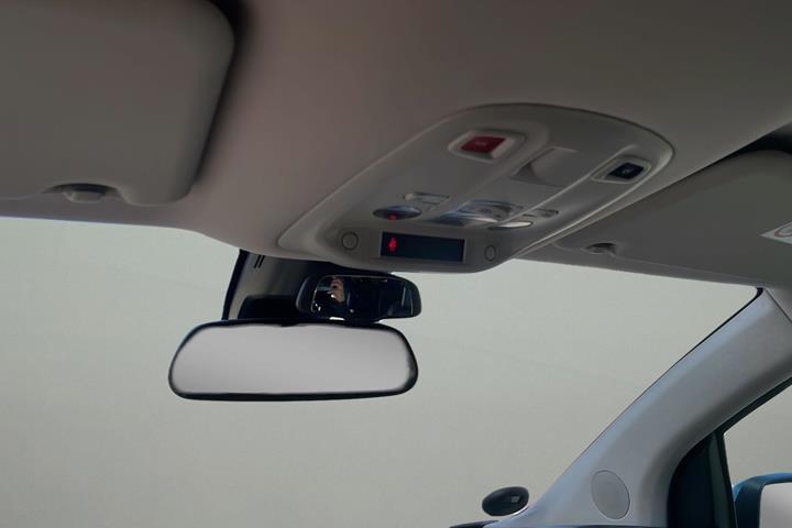 Sort Peugeot e-Traveller fra 2021