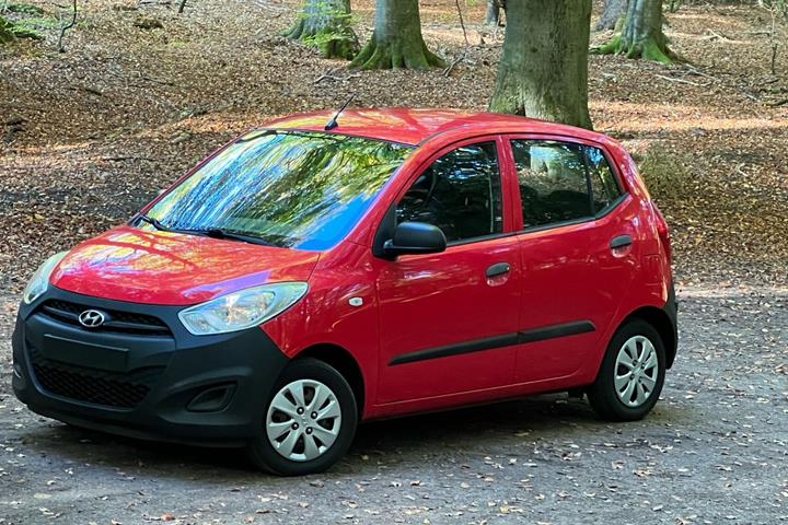 Rød Hyundai i10 fra 2012
