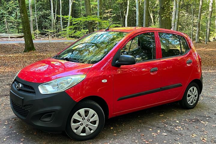 Rød Hyundai i10 fra 2012