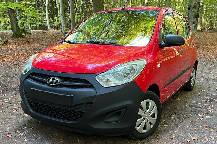 Rød Hyundai i10 fra 2012
