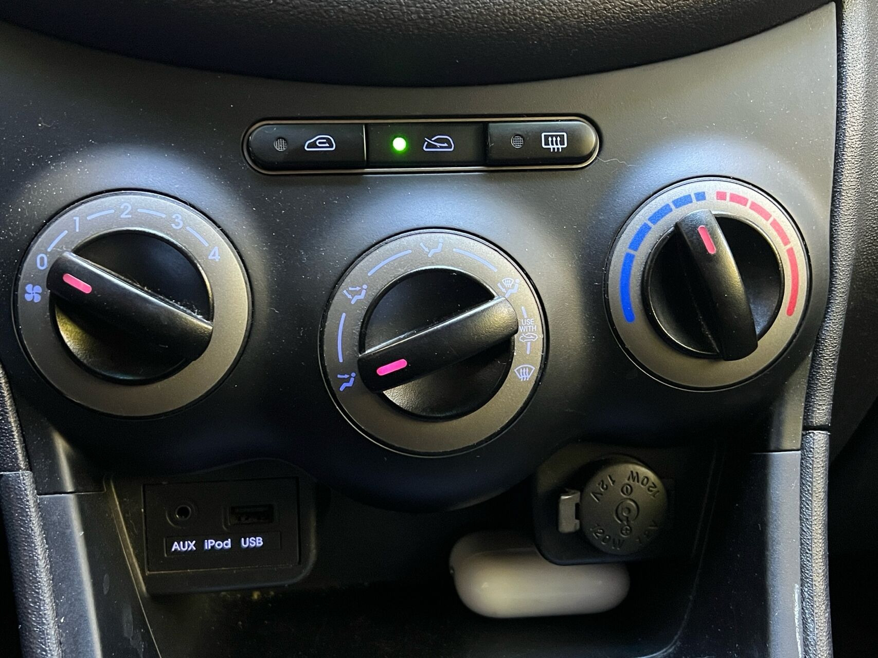 Rød Hyundai i10 fra 2012