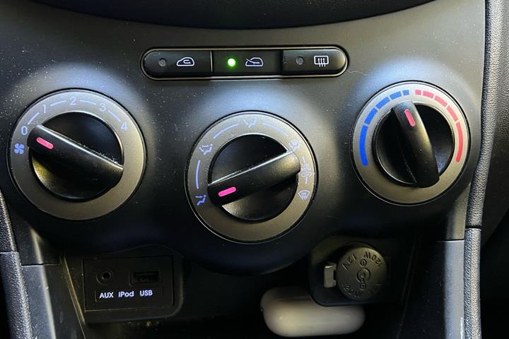 Rød Hyundai i10 fra 2012