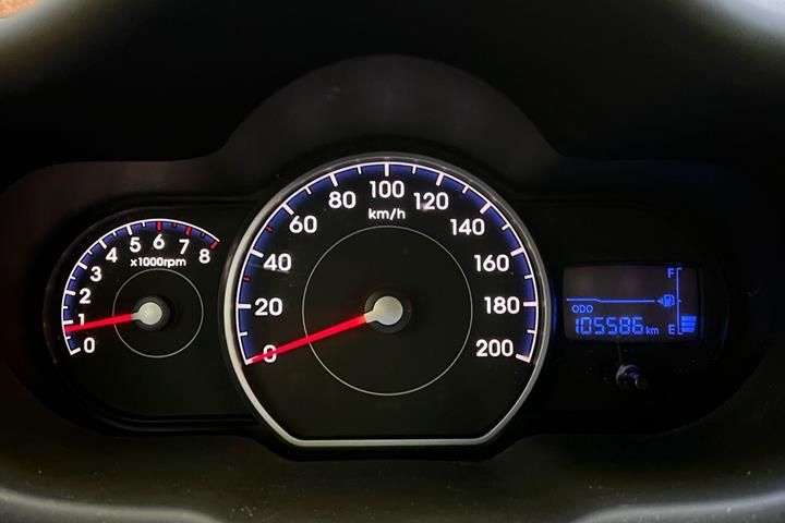 Rød Hyundai i10 fra 2012