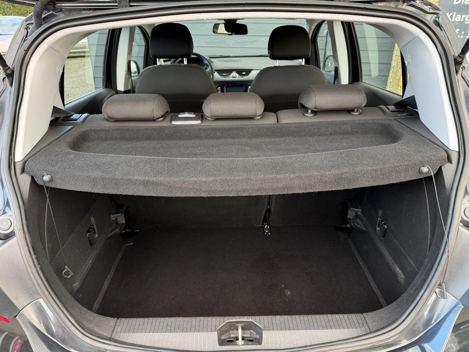Sort Opel Corsa fra 2015