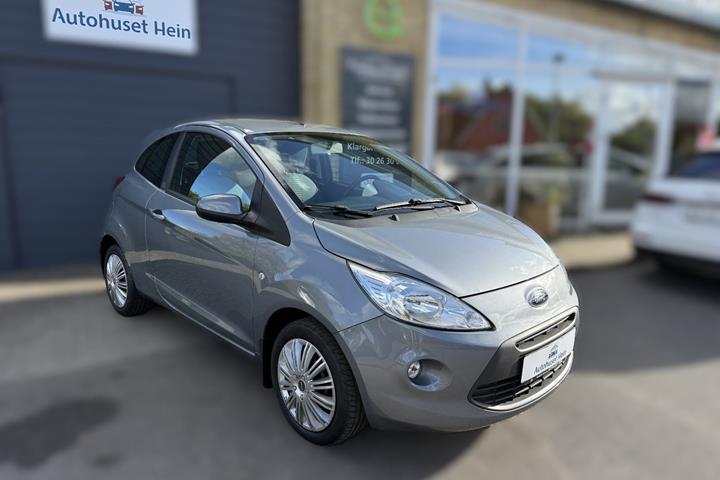 Grå Ford Ka fra 2013 set udefra