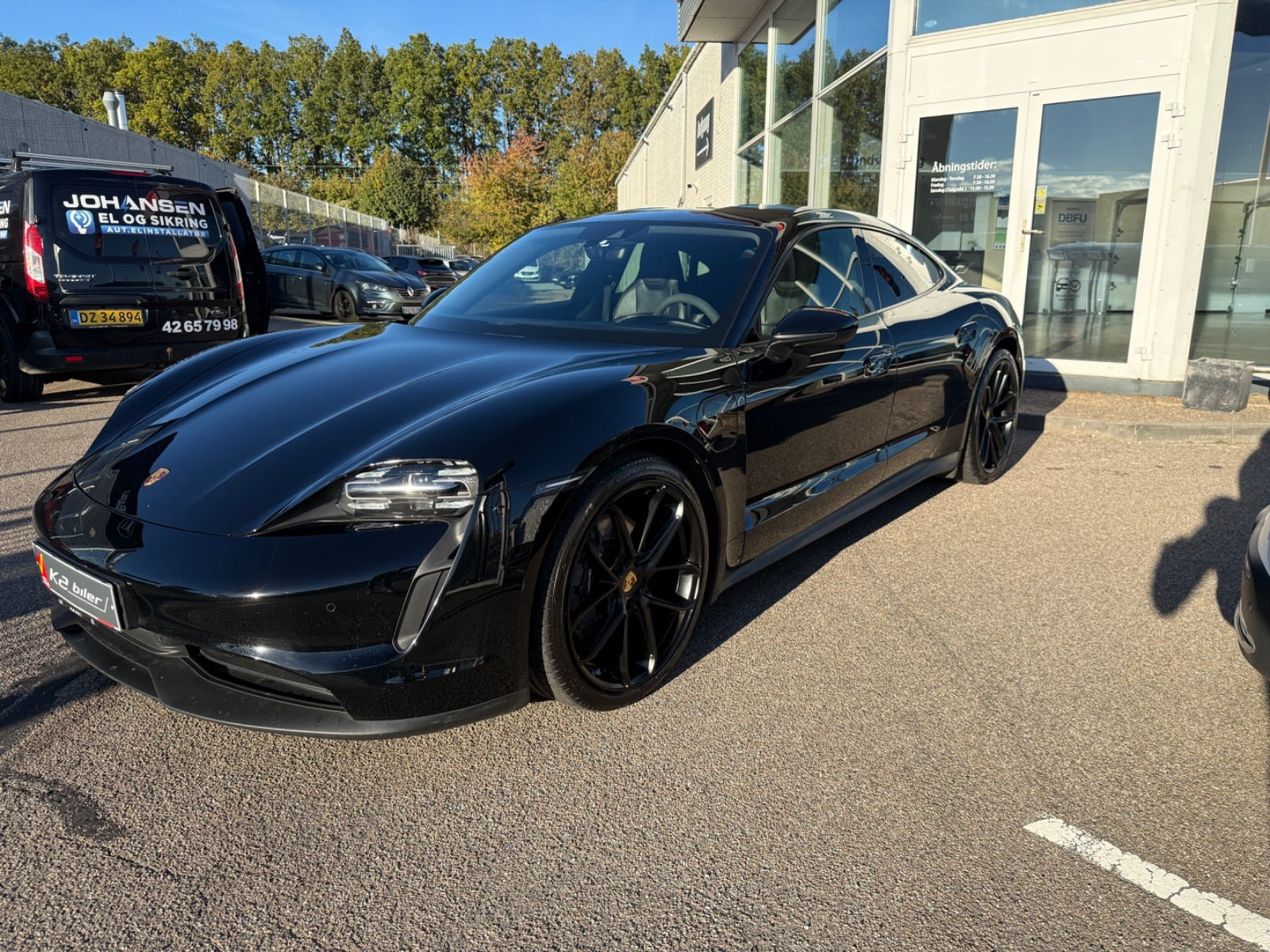 Sort Porsche Taycan fra 2021