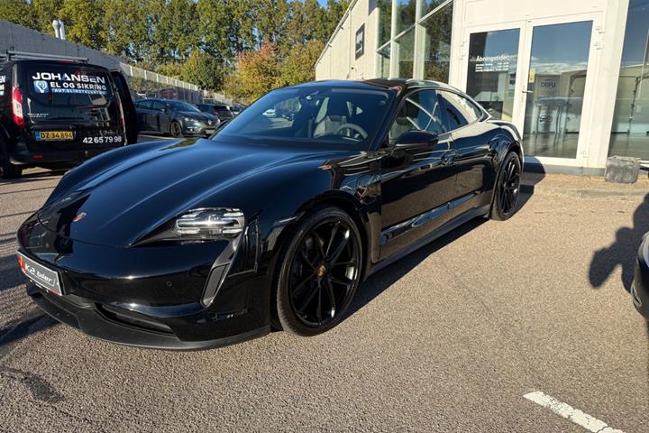 Sort Porsche Taycan fra 2021
