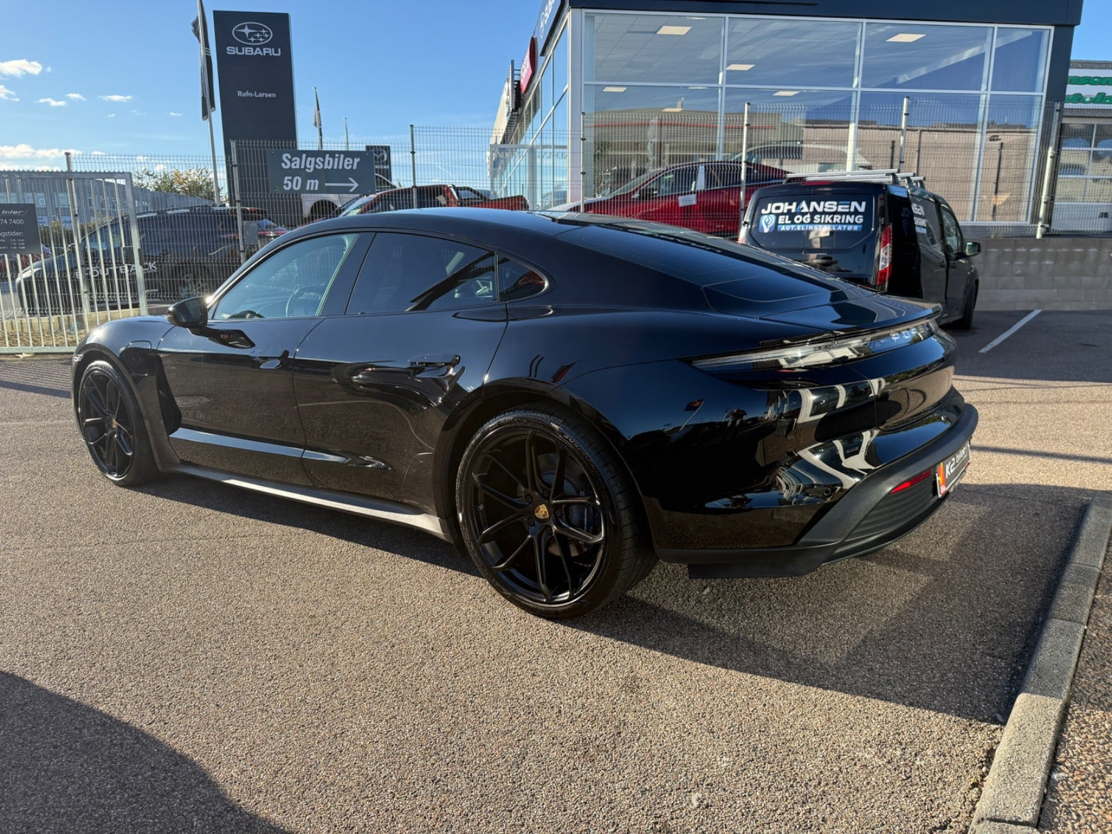 Sort Porsche Taycan fra 2021