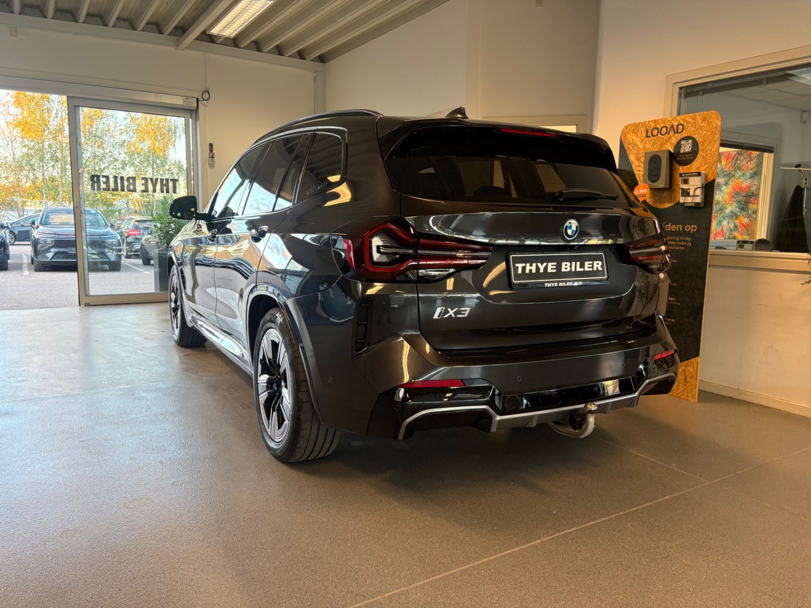 Grå BMW iX3 fra 2023