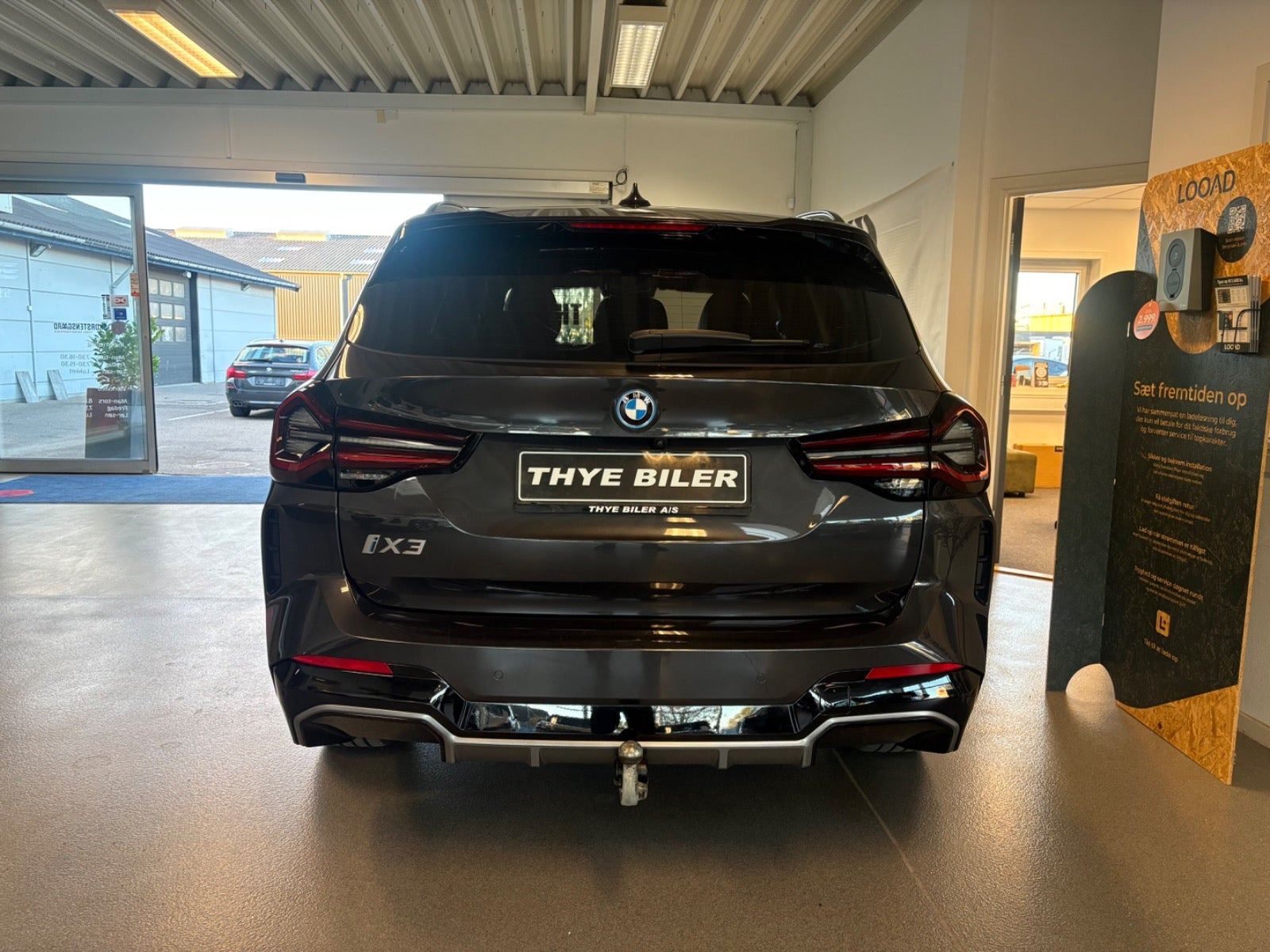 Grå BMW iX3 fra 2023