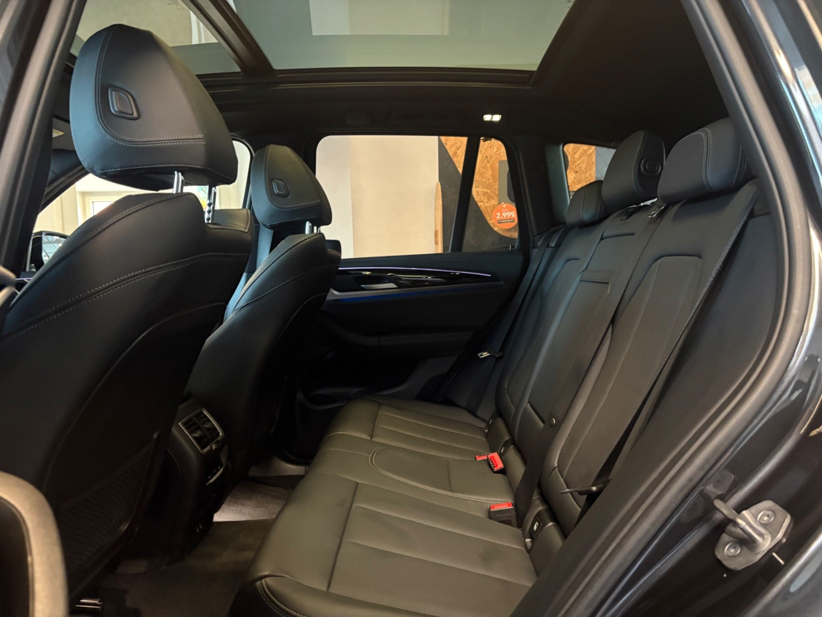 Grå BMW iX3 fra 2023