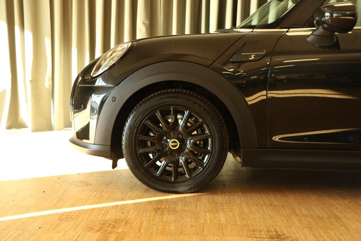 Grøn Mini Cooper SE fra 2023