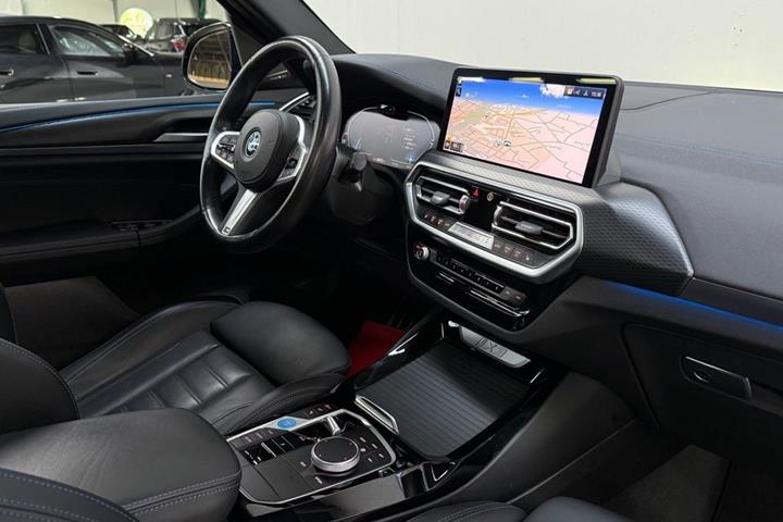 Sort BMW iX3 fra 2023