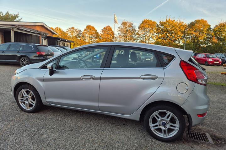 Grøn Ford Fiesta fra 2015