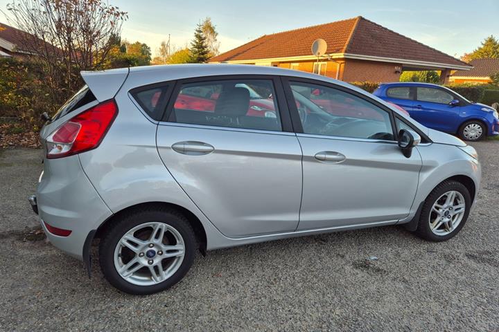 Grøn Ford Fiesta fra 2015