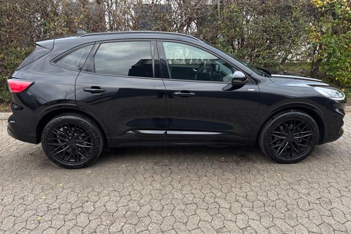 Grøn Ford Kuga fra 2020
